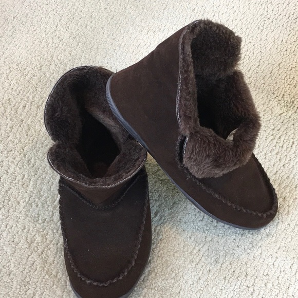 Cabela's Shoes Cabelas Brown Slippers Womens 9 Poshmark